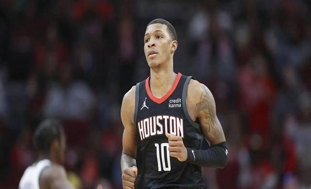 火箭队半场领先20分，轻松击败独行侠