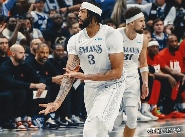 火箭队半场领先20分，轻松击败独行侠