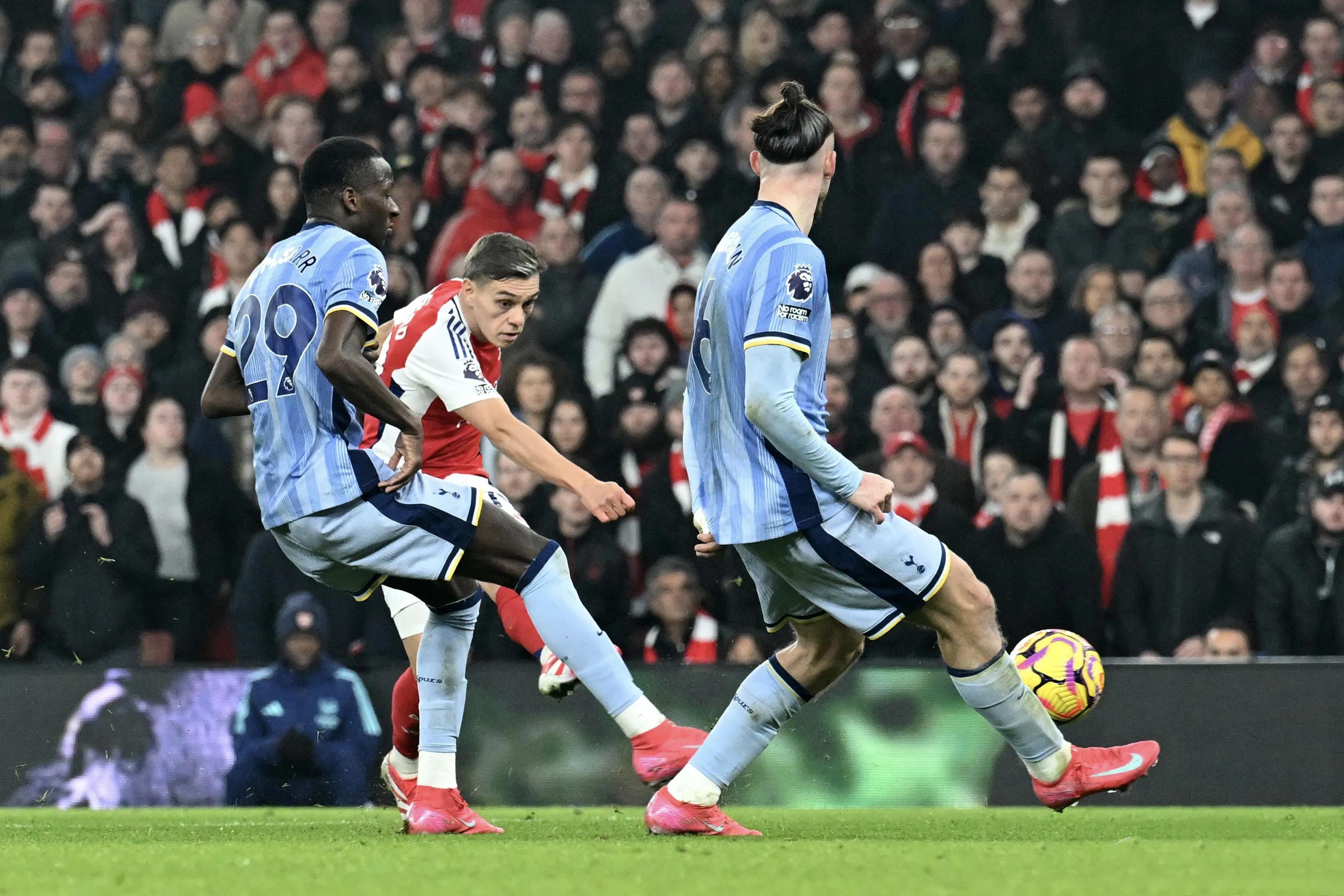 托特纳姆热刺前锋连续进球，球队信心大涨迎战强敌