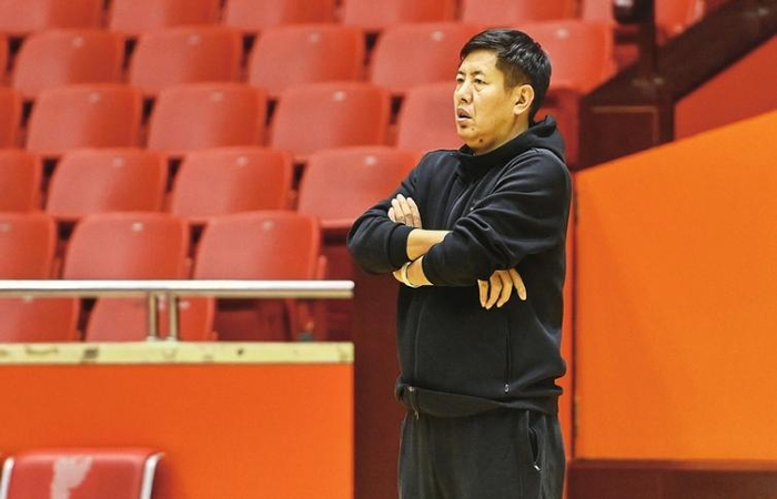 包含南方劲旅遭逢连败，困境难解难脱的词条