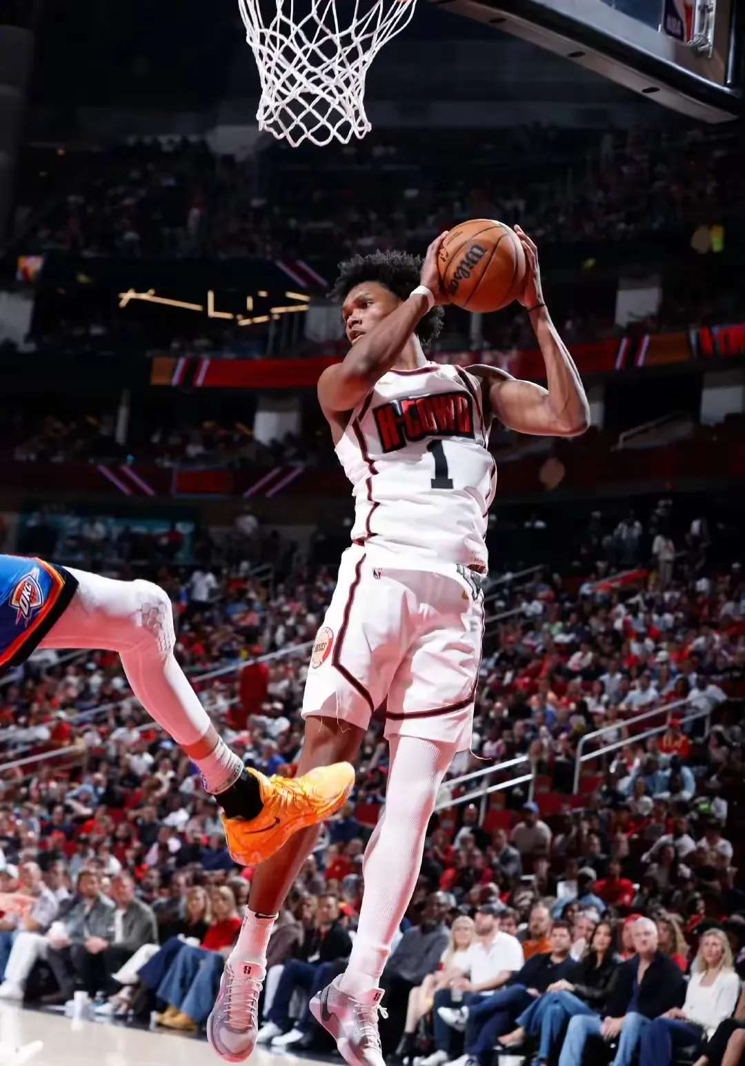 火箭战胜灰熊，哈登狂轰57分