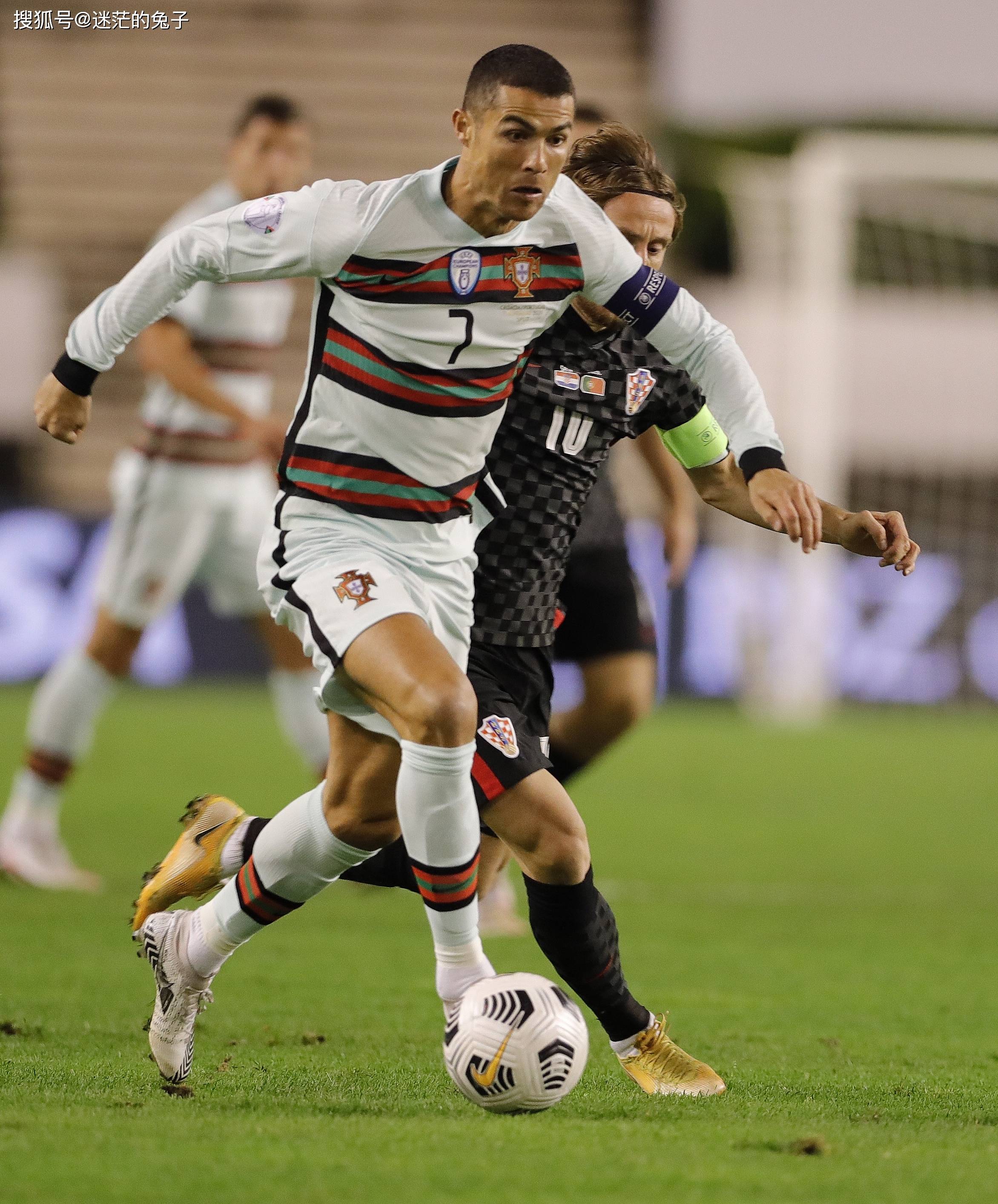 欧洲预选赛焦点战，葡萄牙战胜克罗地亚晋级