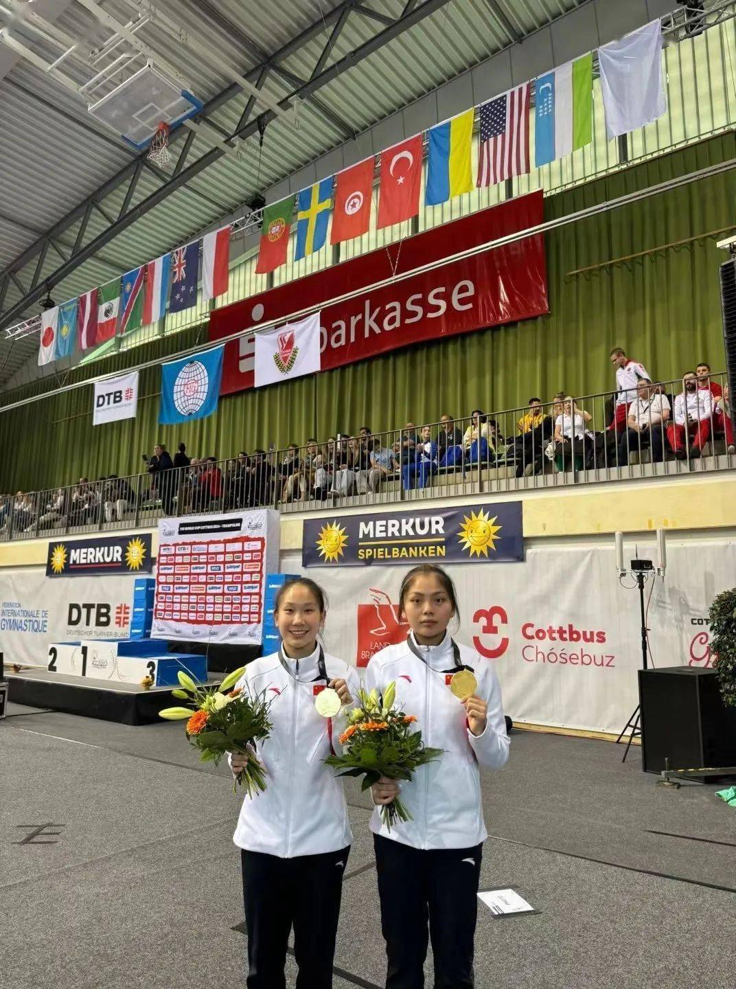 蹦床项目巧夺金牌,表演华丽飘逸吸睛 蹦床项目巧夺金牌,表演华丽飘逸吸睛