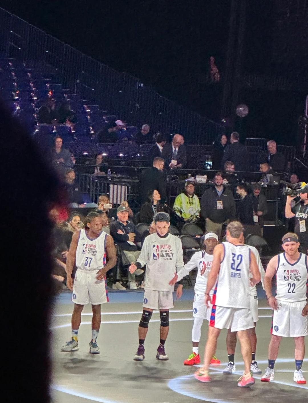 激情对决即将拉开序幕，明星球员备战中