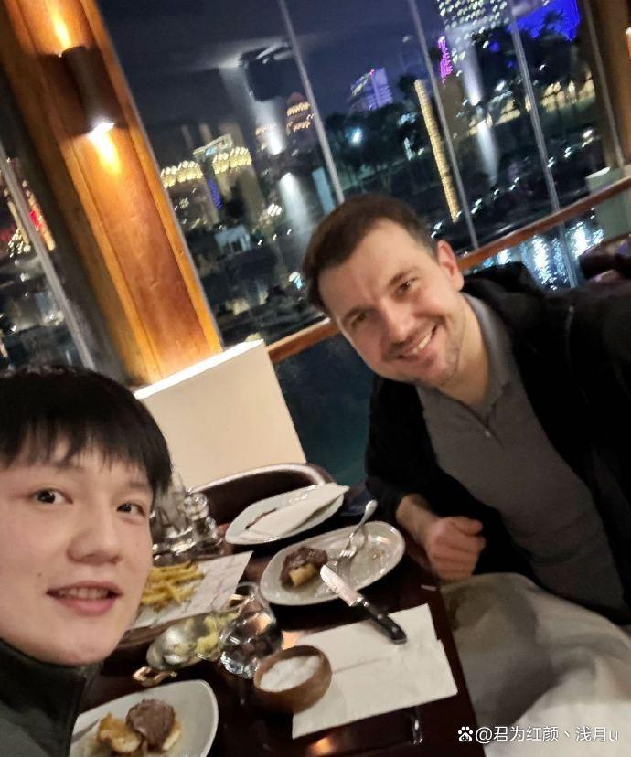 法国乒乓球队鏖战英国乒乓球队,波尔统治全场 法国乒乓球队鏖战英国乒乓球队,波尔统治全场