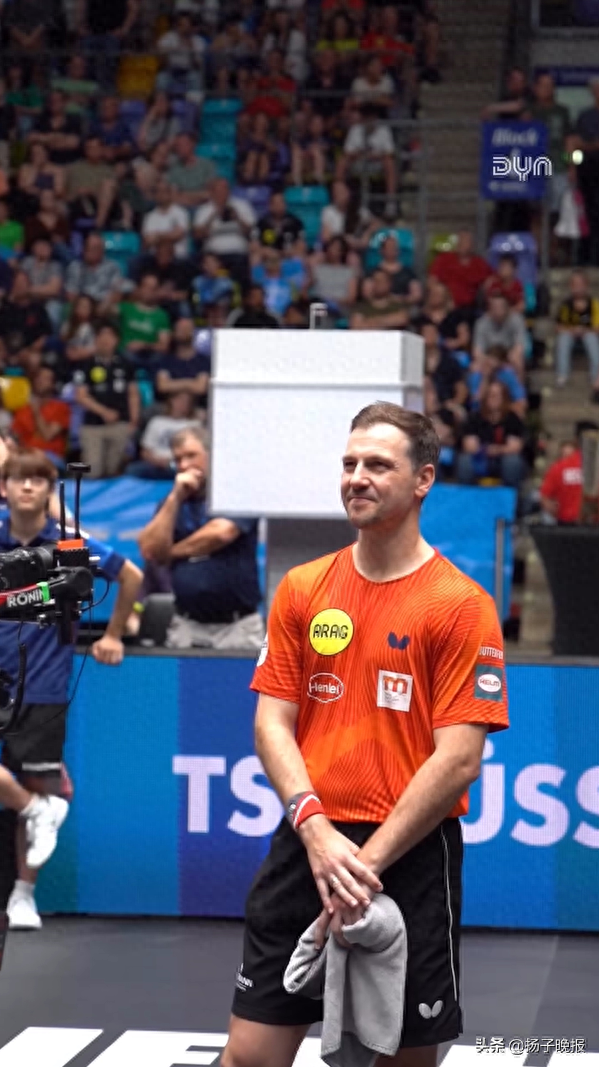 法国乒乓球队鏖战英国乒乓球队,波尔统治全场 法国乒乓球队鏖战英国乒乓球队,波尔统治全场