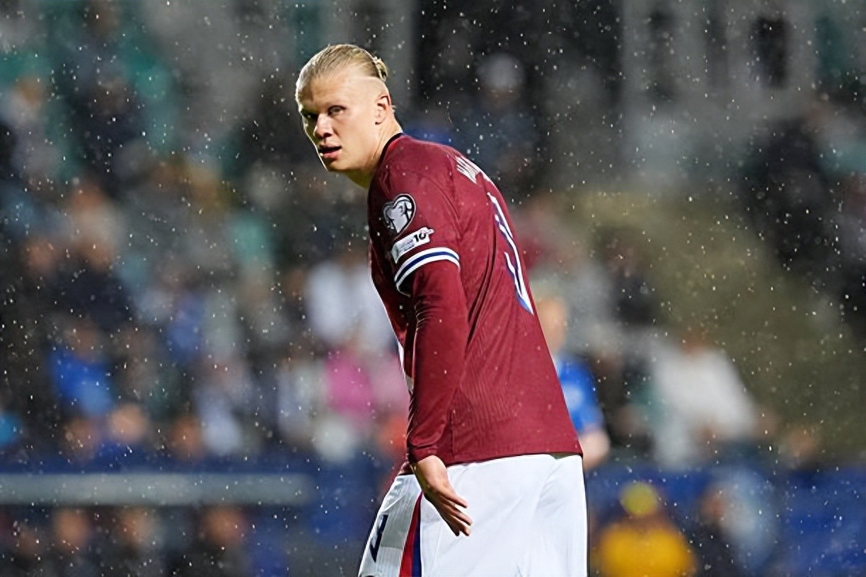 包含挪威女足奋力拼搏挪威足球队拼尽全力争取胜利的词条