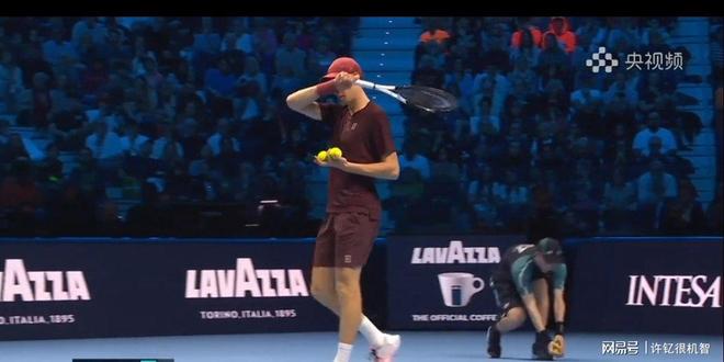 ATP总决赛翻盘法网，兹维列夫扛起全队