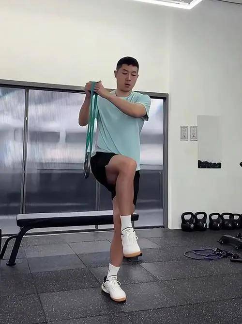 包含奥地利队逆转英格兰队，许昕状态火热的词条