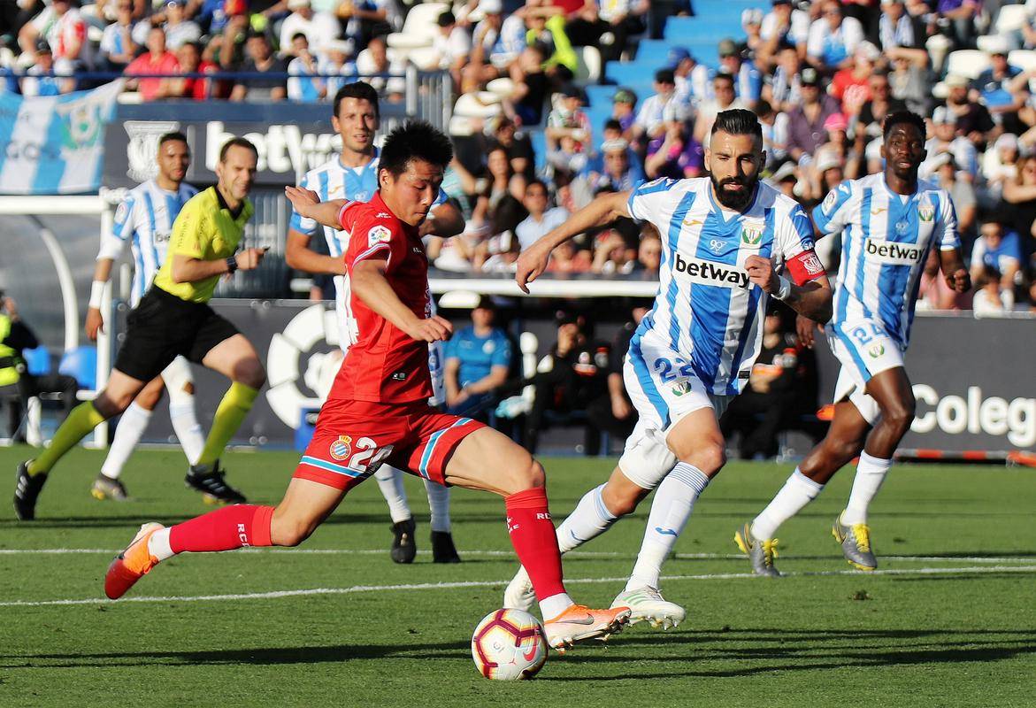 热门球队在国际足球盛会迎战对手